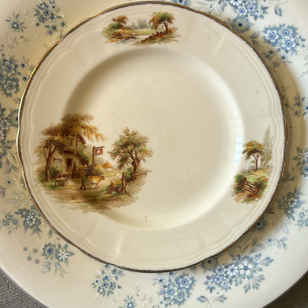 Vintage Meakin 7.5 “the inn” plates set of 6